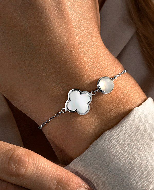 Bijoux Designer Bracelet Nouveau Bracelet Trèfle À Quatre Feuilles Femme  Sud Simple Ins Cinq Fleurs Fritillaire Chance Trèfle Bracelet Fille Cadeau  En Gros Du 12,1 €