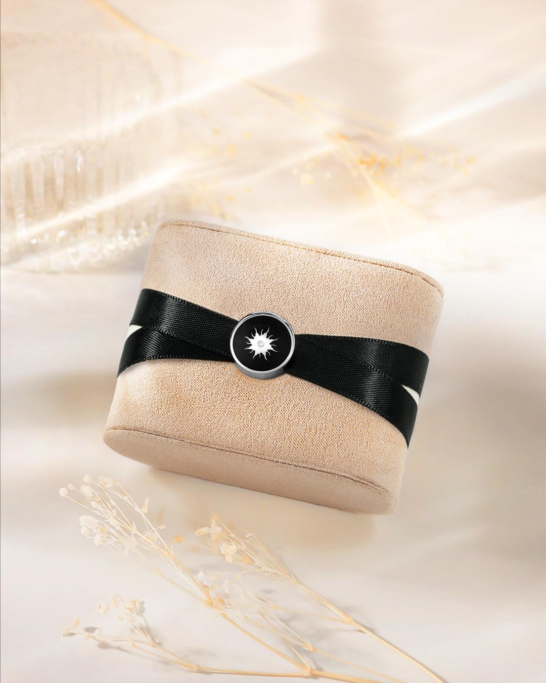 Packshot Soletio Nero Ruban 