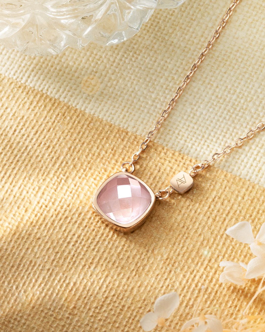 Packshot Pendentif Quartz rose Comissia