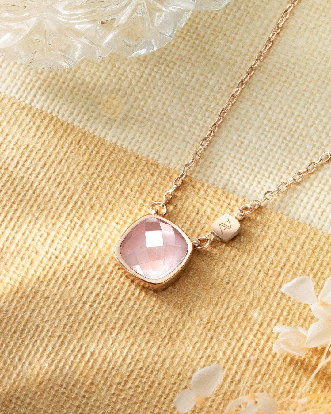 Packshot Pendentif Quartz rose Comissia