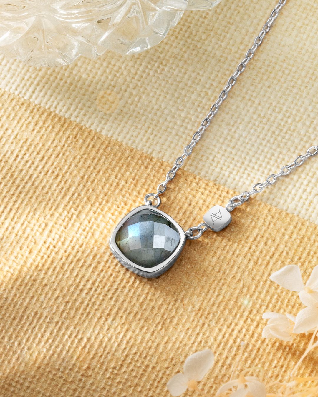 Packshot Pendentif Labradorite Orettio