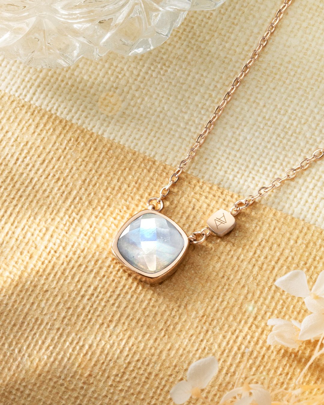 Packshot Pendentif Pierre de lune Millazia