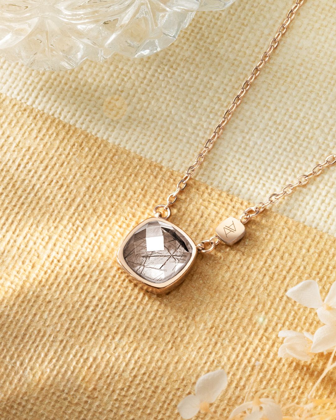 Packshot Pendentif Quartz rutile noir Riminitia