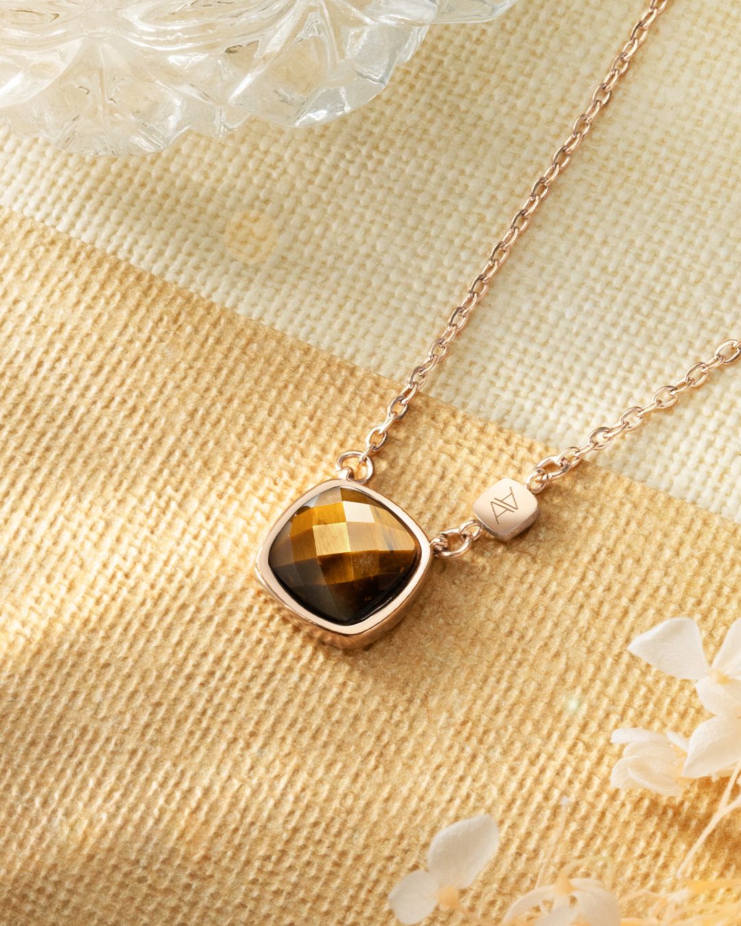 Packshot Pendentif Œil de tigre Messinia