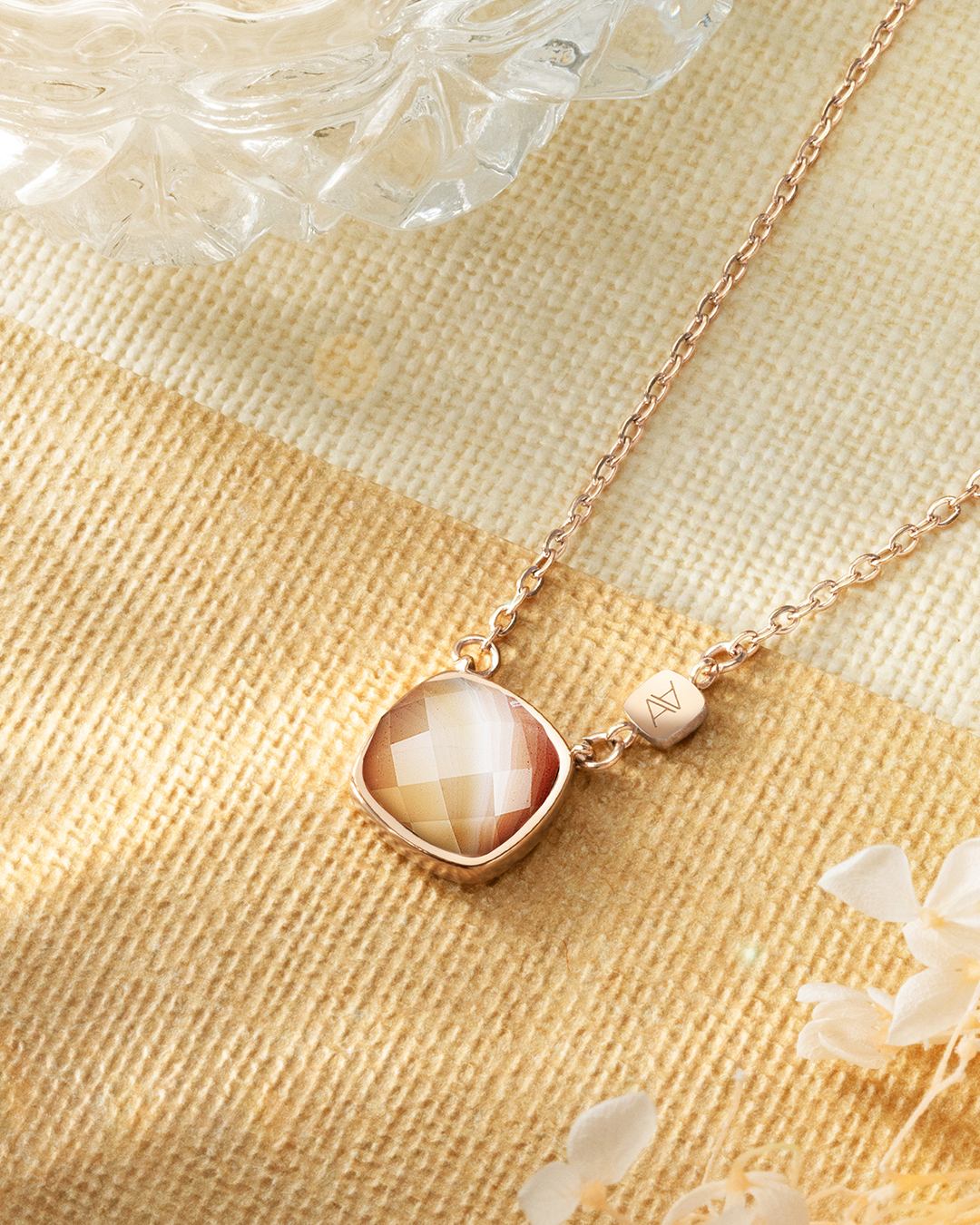 Packshot Pendentif Agate du Botswana Avellinia Claro