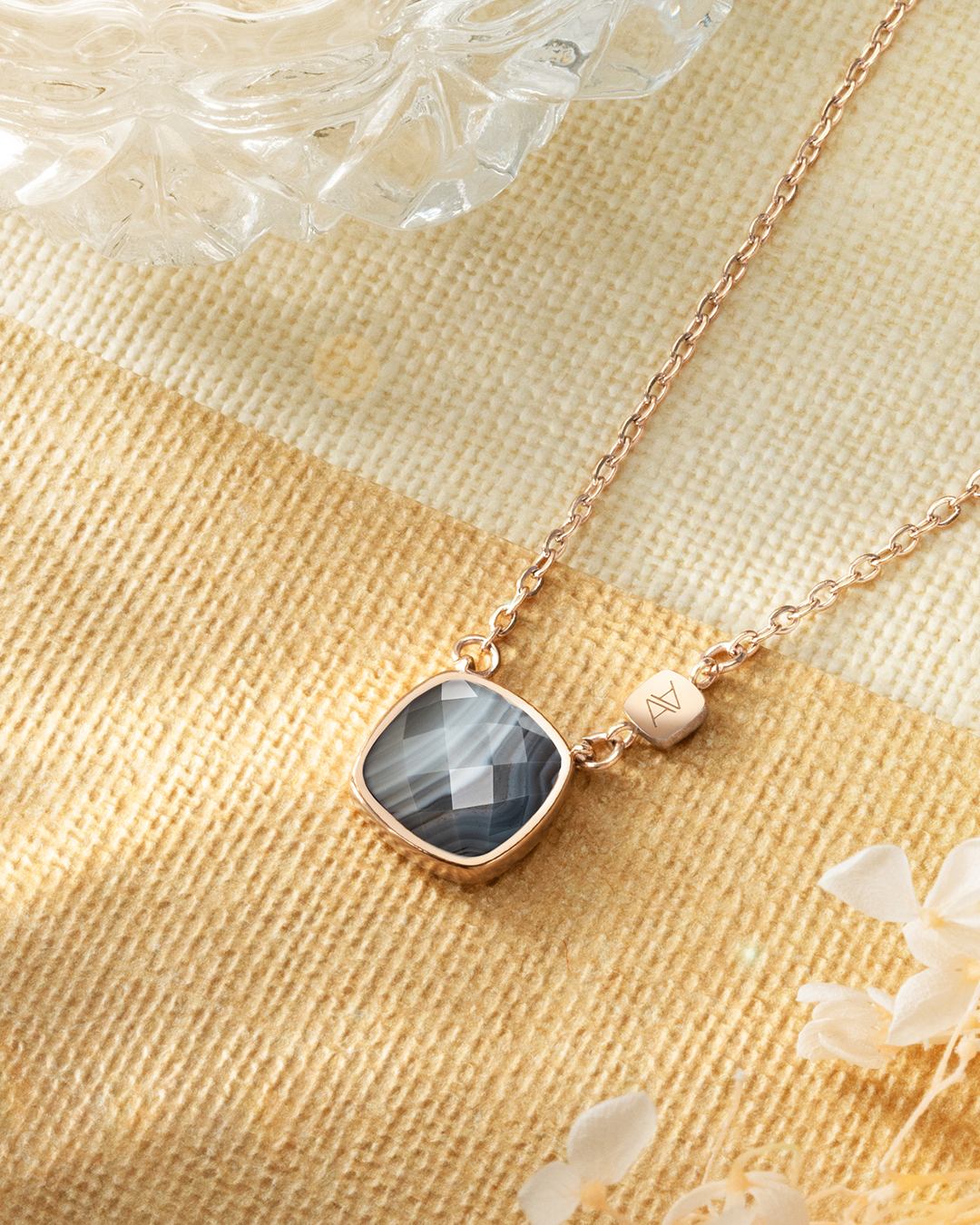Packshot Pendentif Agate du Botswana Avellinia Claro