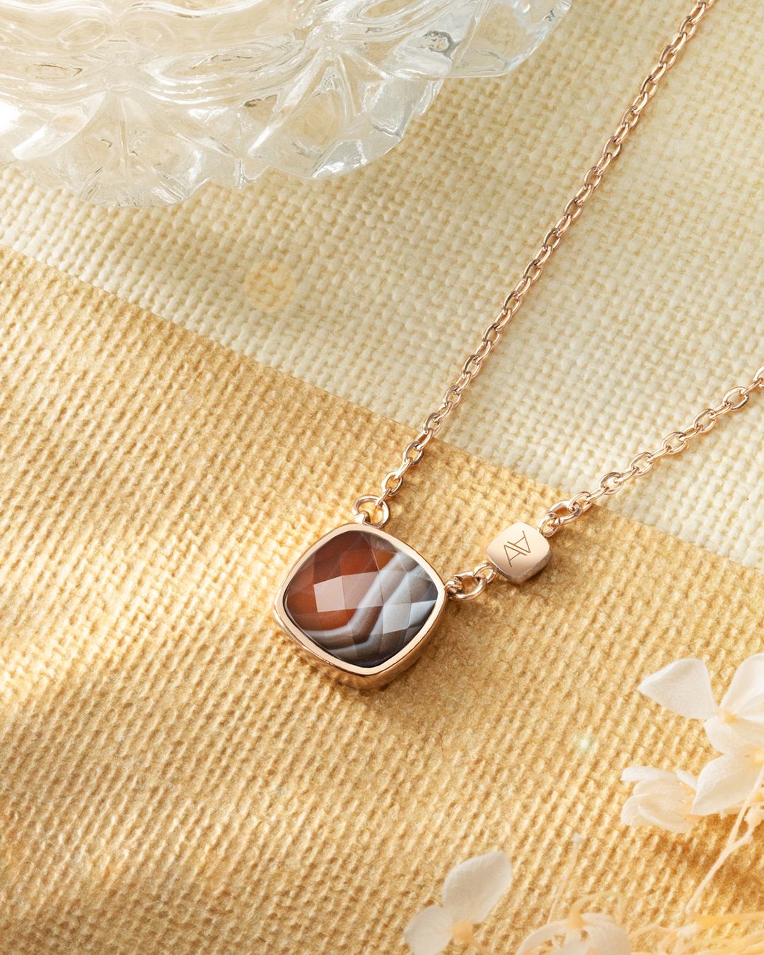 Packshot Pendentif Agate du Botswana Avellinia Claro