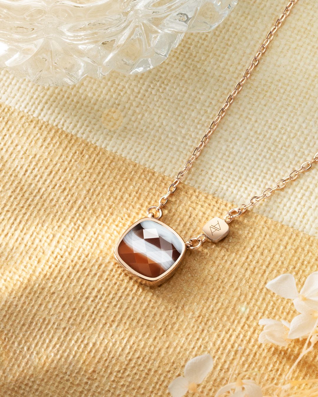 Packshot Pendentif Agate du Botswana Avellinia Claro