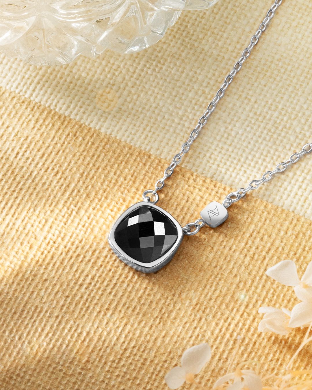 Packshot Pendentif Tourmaline Noire Leonessio