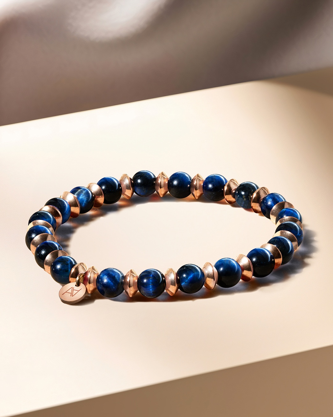 Packshot Bracelet Oeil de tigre bleu Olmeto