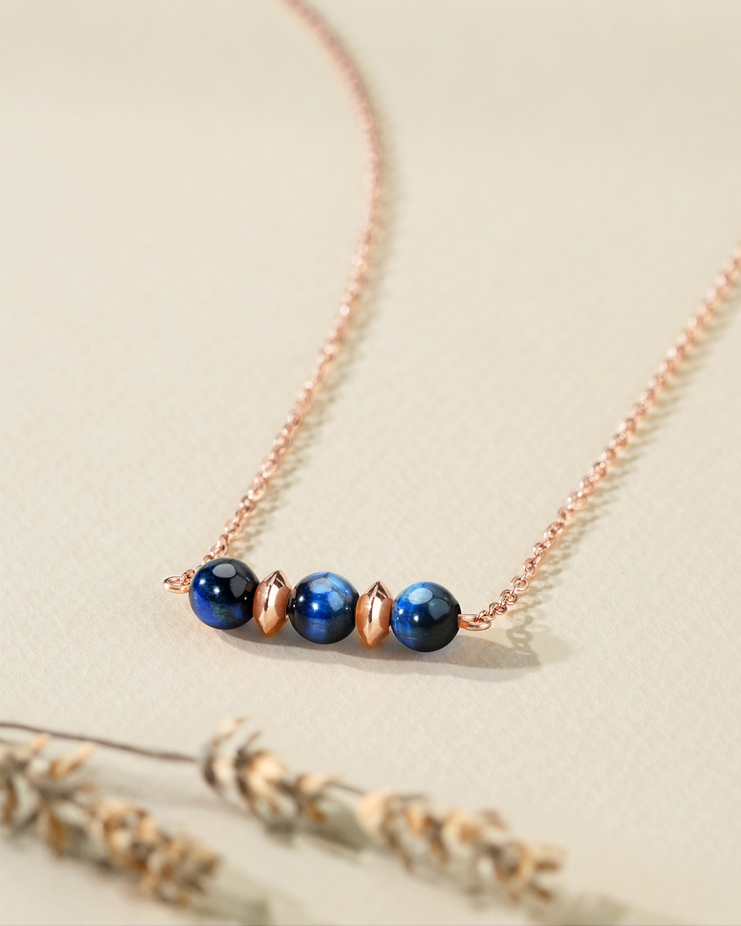 Packshot Pendentif Œil de tigre bleu Olmetio